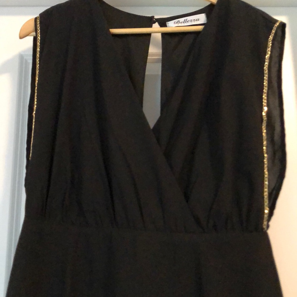 Sexy black dress with gold sequins on sleeve. V nk